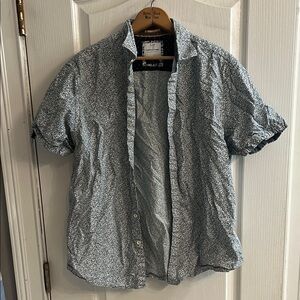 Denim and flower Men’s floral button-down T-shirt